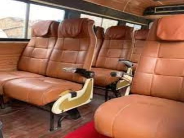  17 Seater Deluxe Tempo Traveller in Delhi